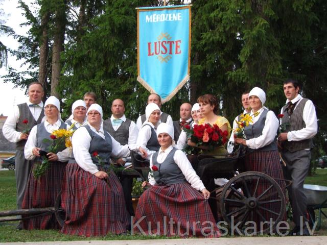 Vidējās paaudzes deju kolektīva "Luste" 15 gadu jubilejas koncerts 09.07.2011. Mērdzenes estrādē, vadītāja Anita Šarkovska.
